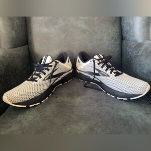 Brooks Men's Adrenaline GTS 22 Black and Gray Athletic Shoes Running Workout